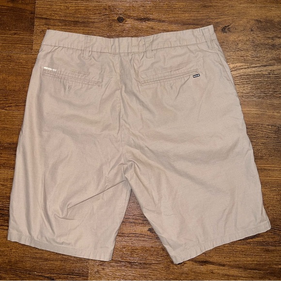 Hurley Men's Beige Flat Front Chino Hybrid Nike Dri Fit Shorts Size 34 - Picture 2 of 8